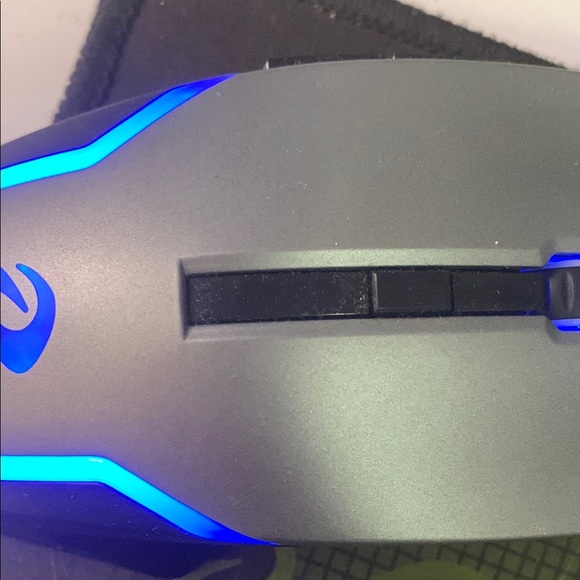 Gaming Mouse with Pink LED Lights - Picture 10 of 11